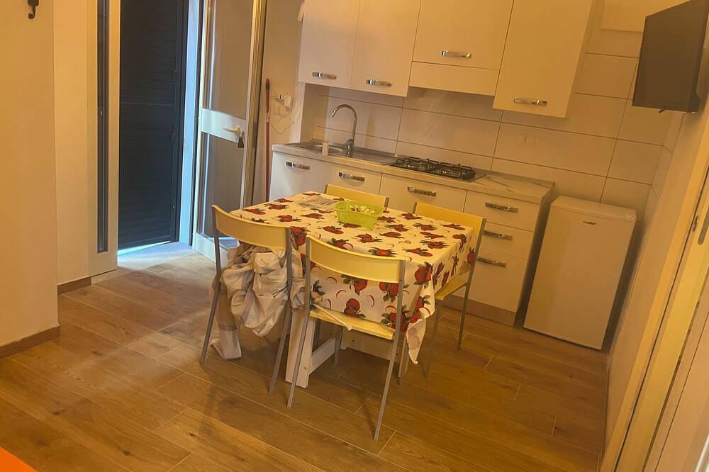 Appartamento intero, Alloggio nel Borgo Vieste a 70 metri dalla spiaggia in Vieste, Gargano