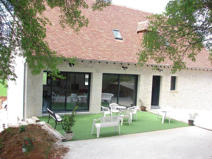 Location de vacances pour 14 personnes, avec Terrasse ainsi que Jardin et Vue à Lacave