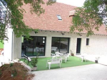 Location de vacances pour 14 personnes, avec jardin et vue, adapté aux familles à Lacave