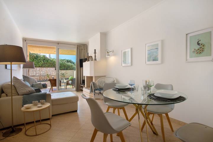 Ganze Wohnung, Ferienwohnung 'Praia Areia Branca' mit Meerblick, Gemeinschaftspool und Wi-Fi in Praia da Areia Branca, Lourinhã