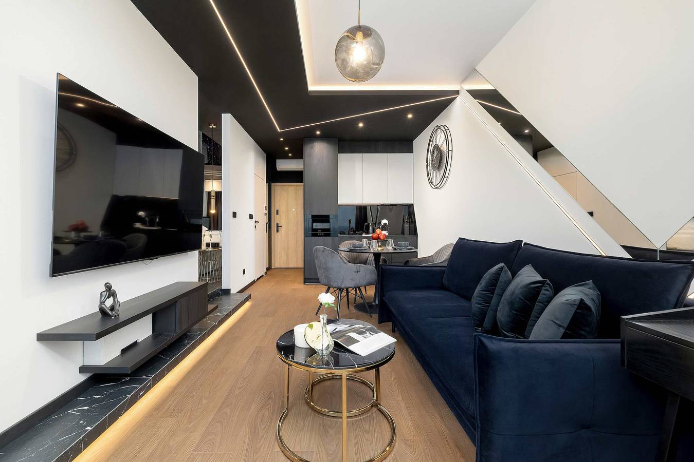 Całe studio, Studio dla 4 osób z jacuzzi in Katowice, Śląsk