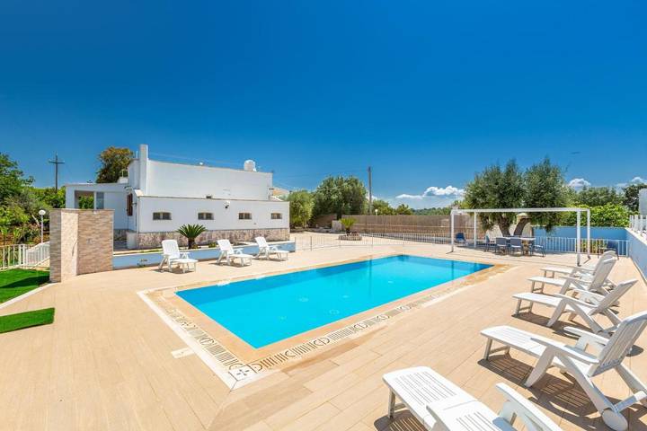 Villa voor 8 personen, met zwembad en tuin in Certosa