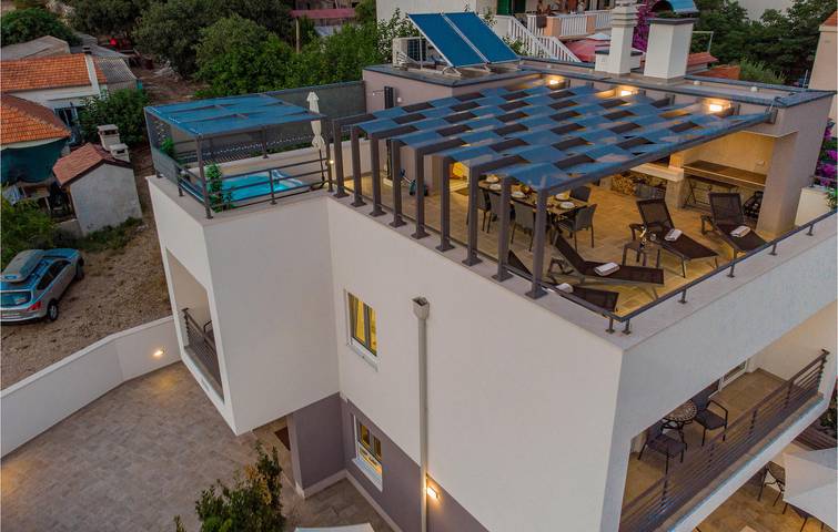 Ferienhaus für 8 Personen, mit Whirlpool und Terrasse sowie Sauna in Pakostane - 4