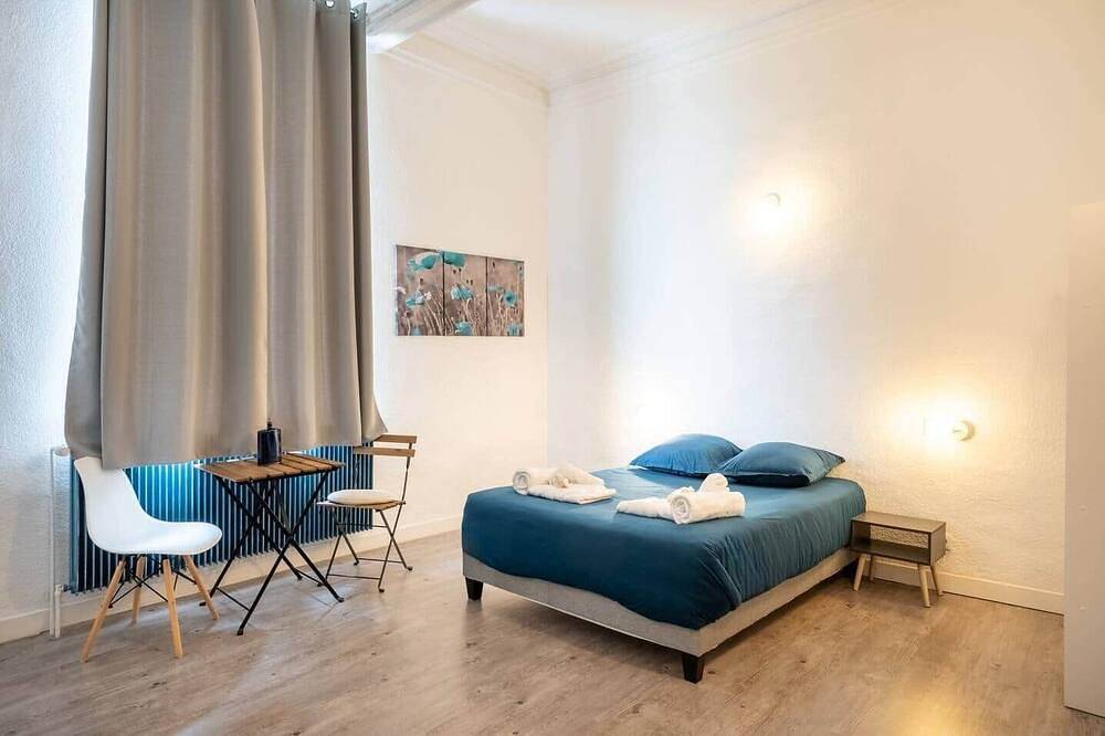 Château Fourclins – charming 8-bedroom gîte with park & pond in Merville, Haute-Garonne