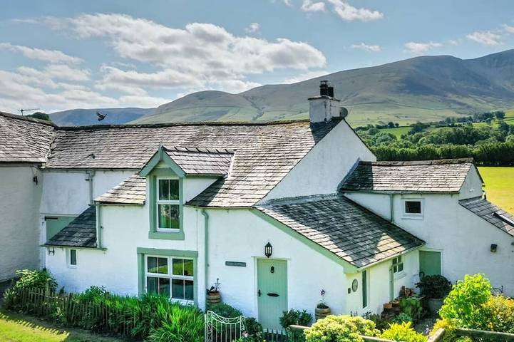 Log cabin for 5 people, with garden in Bassenthwaite