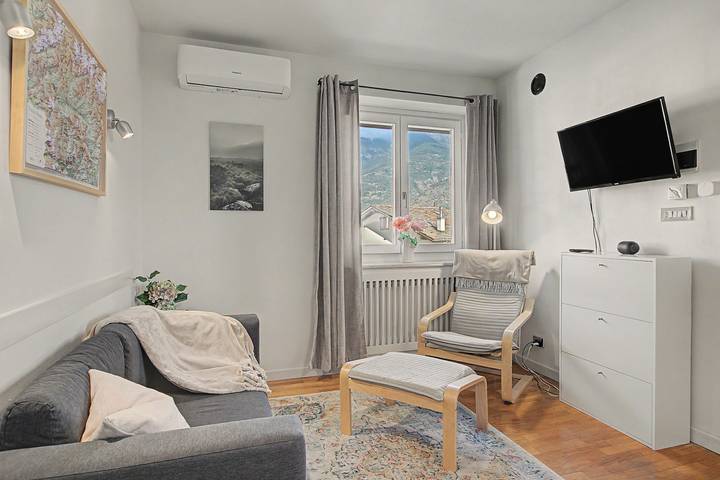 Apartment 'The Snowdrop' with Mountain View Balcony, Wi-Fi and AC in Valle d'Aosta in Neyran, Brissogne