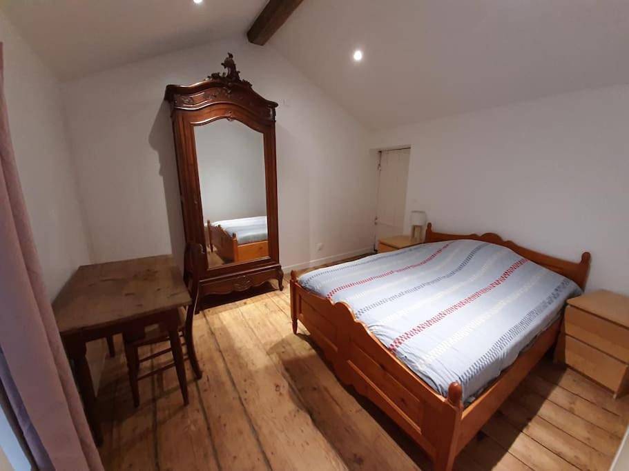 Appartement entier, Two-Bedroom Apartment in Albigny-sur-Saône, Lyon et ses environs