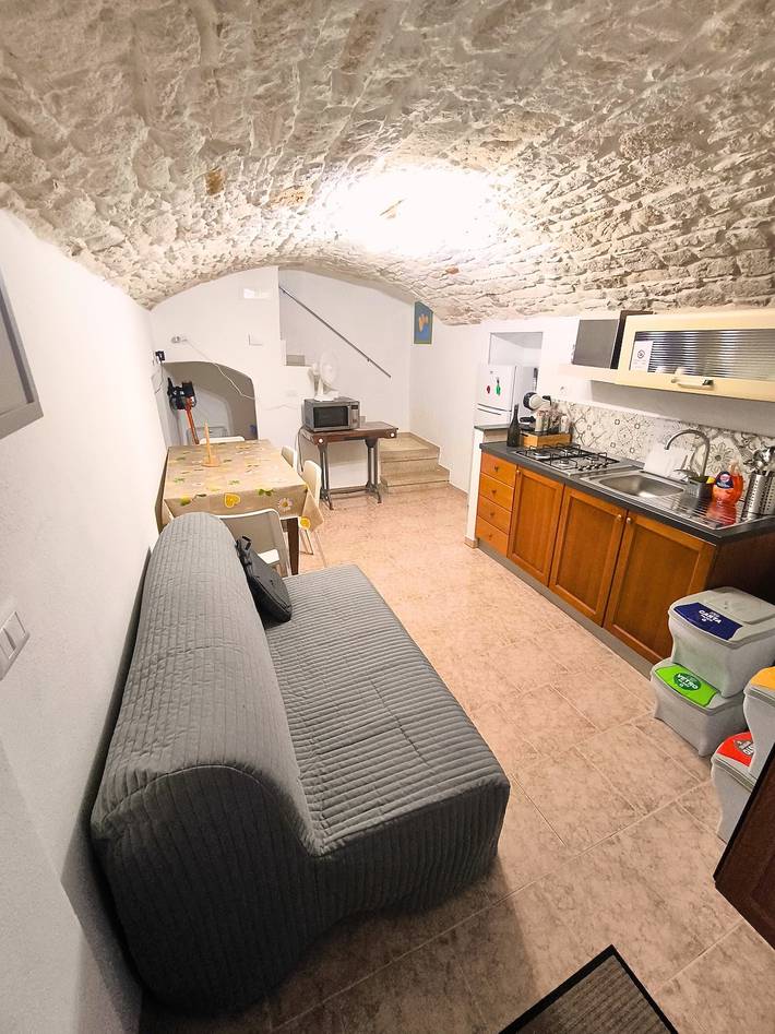 Room 'Peonia' with Balcony, Wi-Fi and Air Conditioning in Modugno, Bari Province
