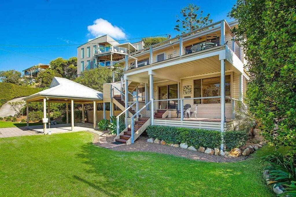 Beachside House @ North Avoca in North Avoca, New South Wales