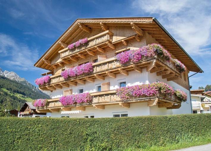 Ferienhaus für 4 Personen, mit Balkon und Terrasse sowie Sauna und Ausblick