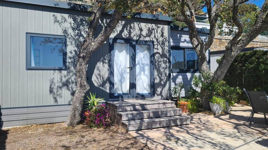 Camping pour 6 personnes, avec vue ainsi que jardin et piscine, adapté aux familles