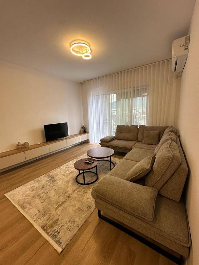Ferienwohnung für 7 Personen, mit Balkon und Ausblick in Kosovo