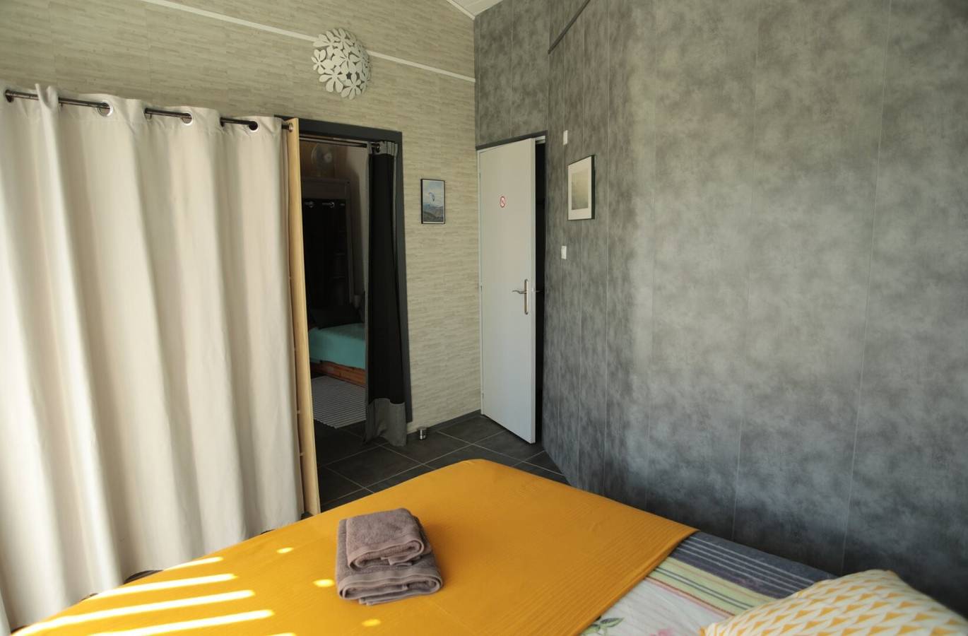 Appartement entier, Appartement avec terrasse privative et piscine in Mévouillon, Région de nyons
