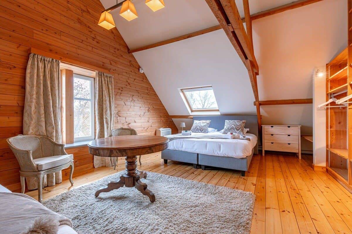 Spacious 5Br villa w/ Terrace & garden in Wingene, Westflandern