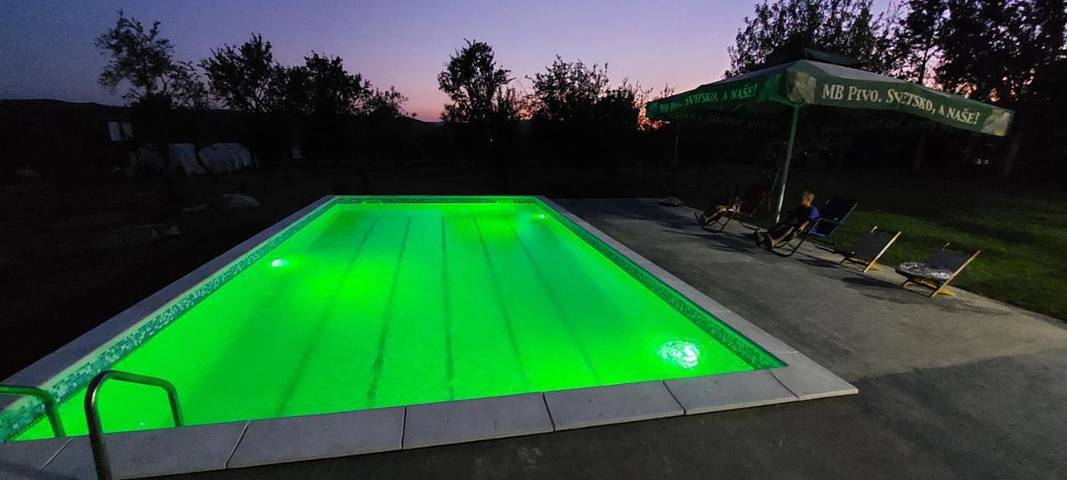 Gîte pour 9 personnes, avec jardin ainsi que vue et piscine à Kosjerić - 3