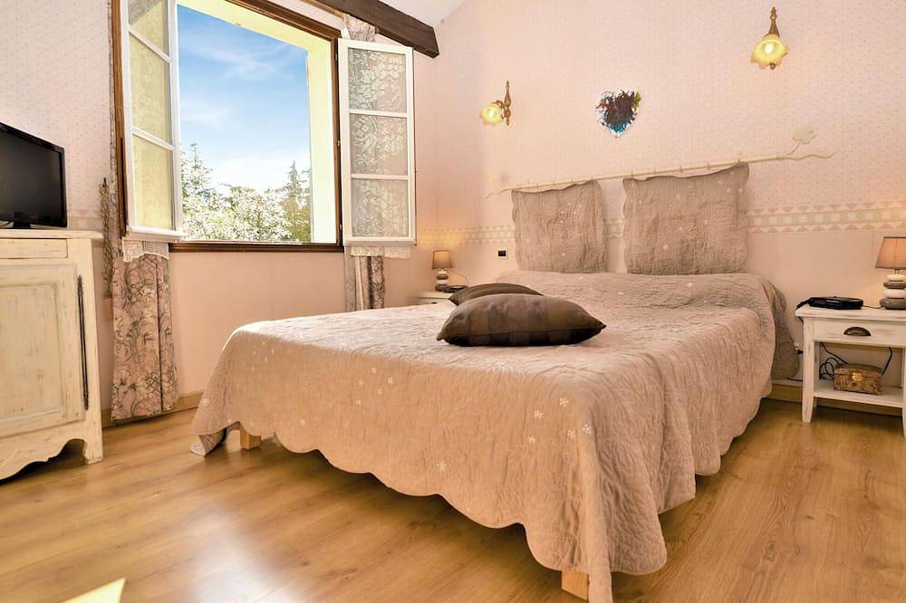 Cozy home in Saint Quentin la poter with Wifi in Saint-Quentin-la-Poterie, Region de Nimes