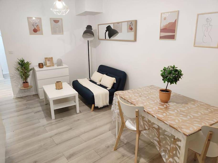 Appartement entier, One-Bedroom Apartment in Le Perreux-sur-Marne, Val-de-Marne