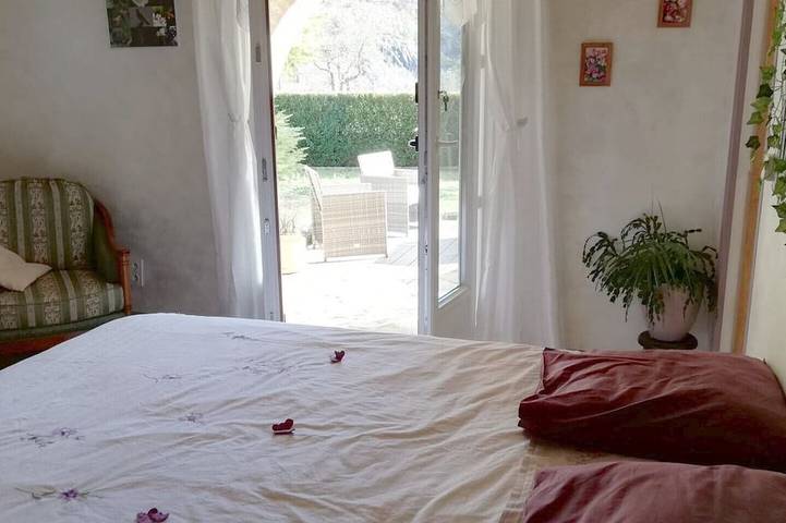 Location de vacances pour 2 personnes, avec jardin à Lagrand - 2