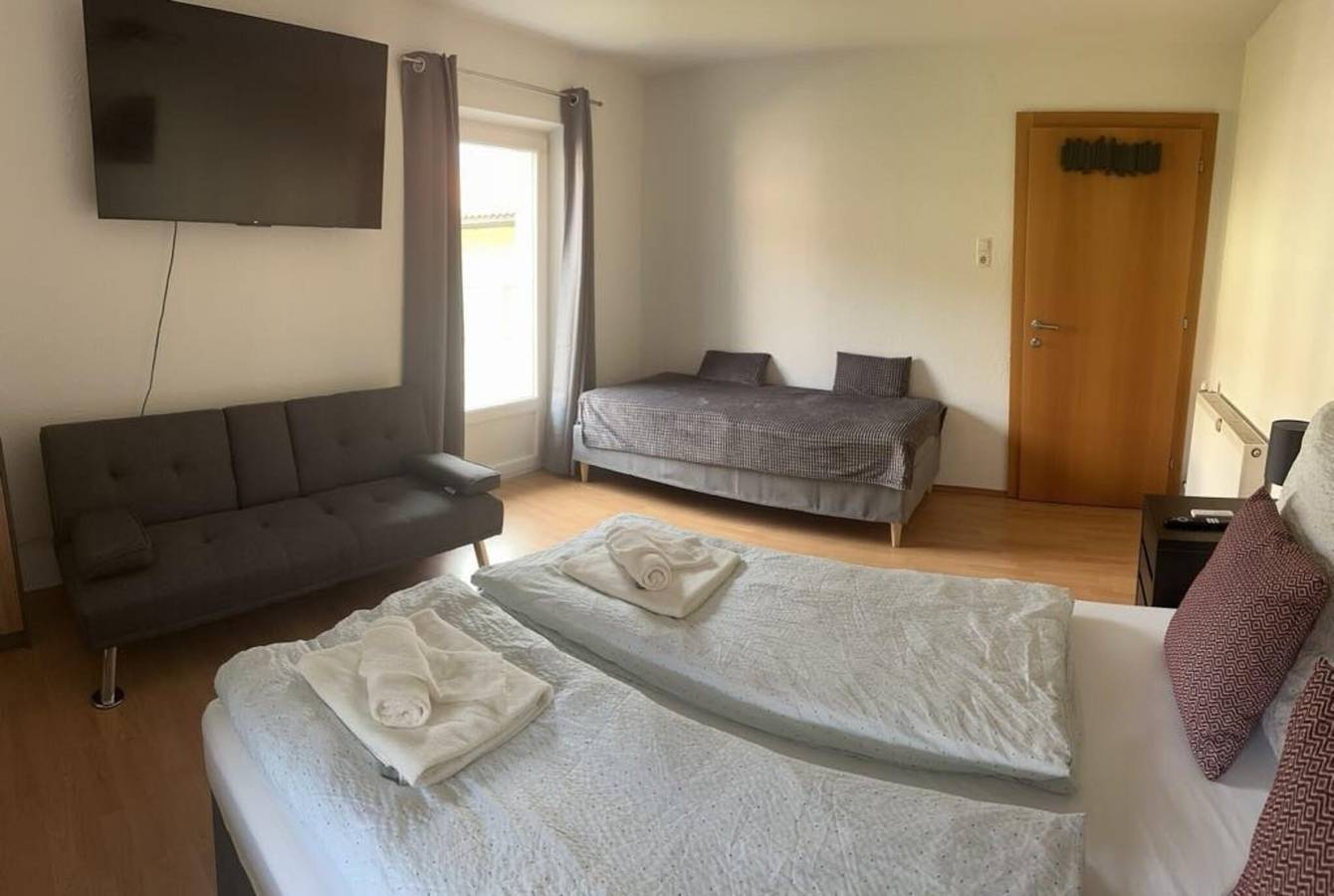 Ganze Ferienwohnung, Gästehaus Inntal, 3 Schlafräume in Radfeld, Kaisergebirge