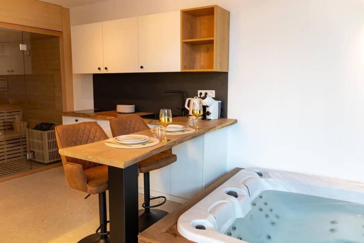 Chambre d’hôte pour 2 personnes, avec piscine et terrasse ainsi que sauna et jacuzzi à Thuin - 4