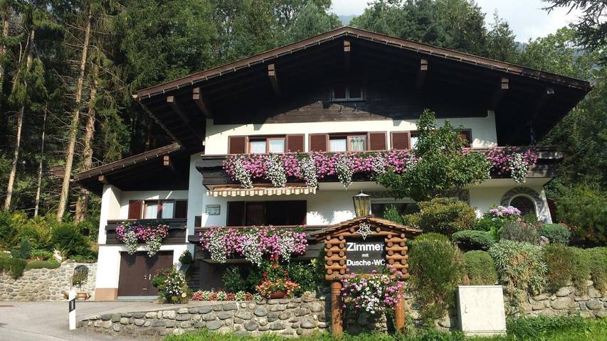 Chambre d’hôte, avec Terrasse ainsi que Jardin et Vue à Schruns