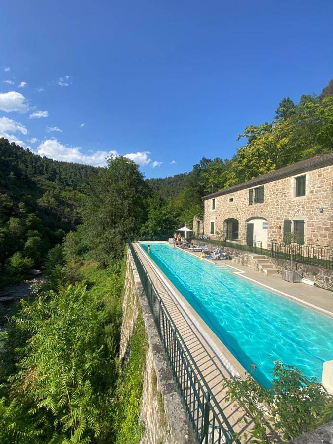 Eight-Bedroom House in Saint-Sauveur-de-Montagut, Parc naturel régional des Monts d'Ardèche