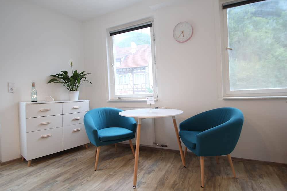 Ganze Wohnung, Moderne, helle 1 Zimmer-Wohnung in Citylage in Bad Urach, Albsteig Etappe 9