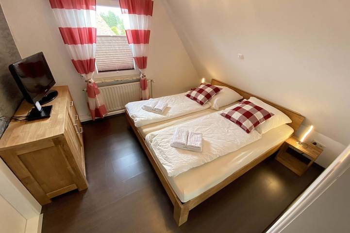 Ferienhaus für 6 Personen, mit Terrasse und Garten in Emden - 4