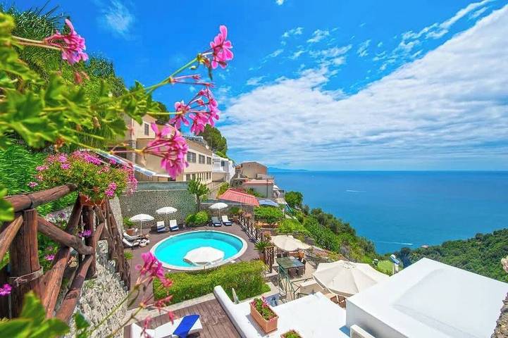 Ferienhaus für 13 Personen, mit Balkon und Terrasse sowie Garten und Pool in Amalfi
