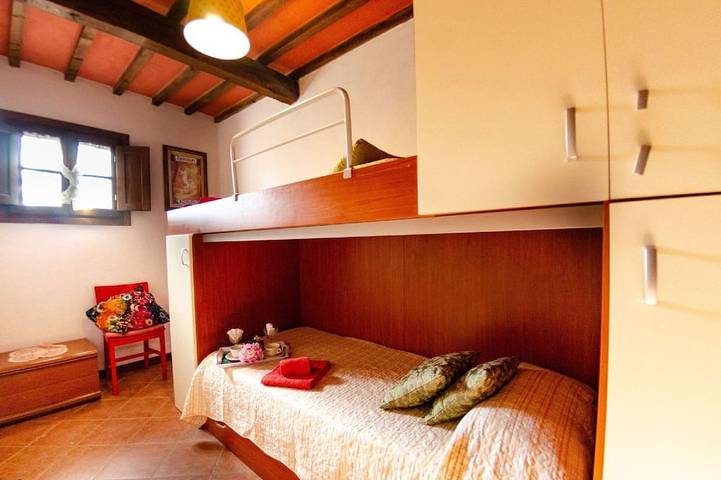 Ampio cottage a Buti in Buti, Pisa e dintorni