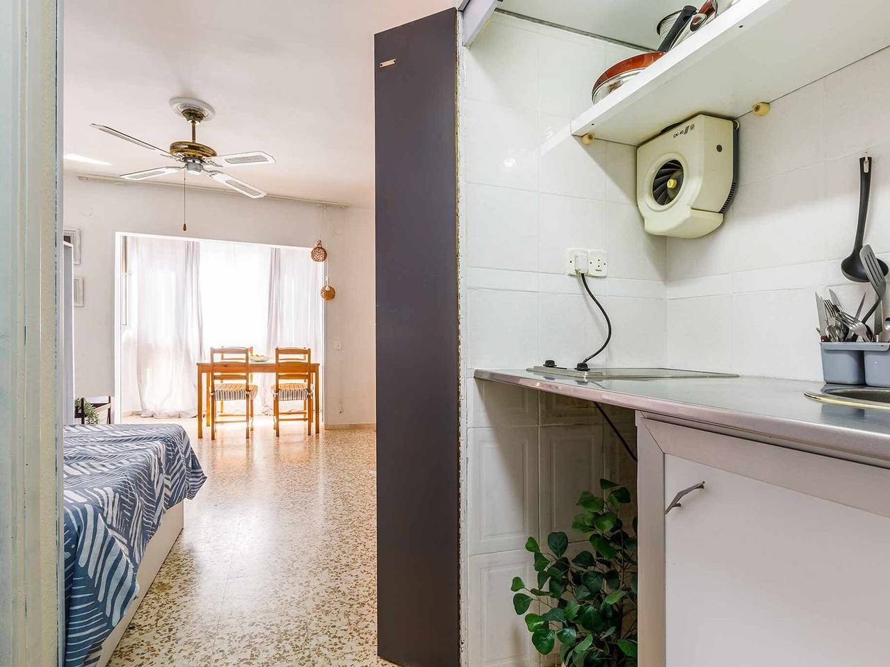 Estudio entero, Estudio cómodo en Torre del Mar con piscina y Wi-Fi, cerca de la playa in Playa de Torre del Mar, Torre del Mar