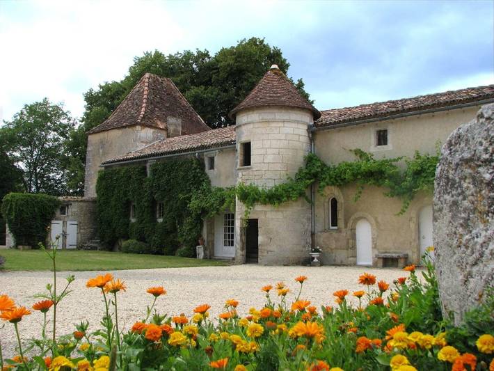 Location de vacances pour 2 personnes, avec Terrasse et Jardin ainsi que Piscine et Vue à Dignac