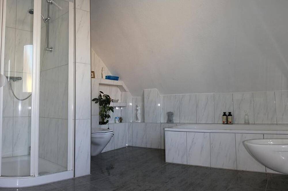 Ganze Wohnung, Doppelzimmer (Nichtraucher), mit eigenem Bad in Lehrte, Hannover und Umgebung