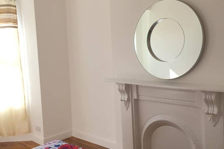 La Casa Bianca 7 Casa A Letto Matrimoniale Completamente Attrezzata in Londra, Sud Est Inghilterra