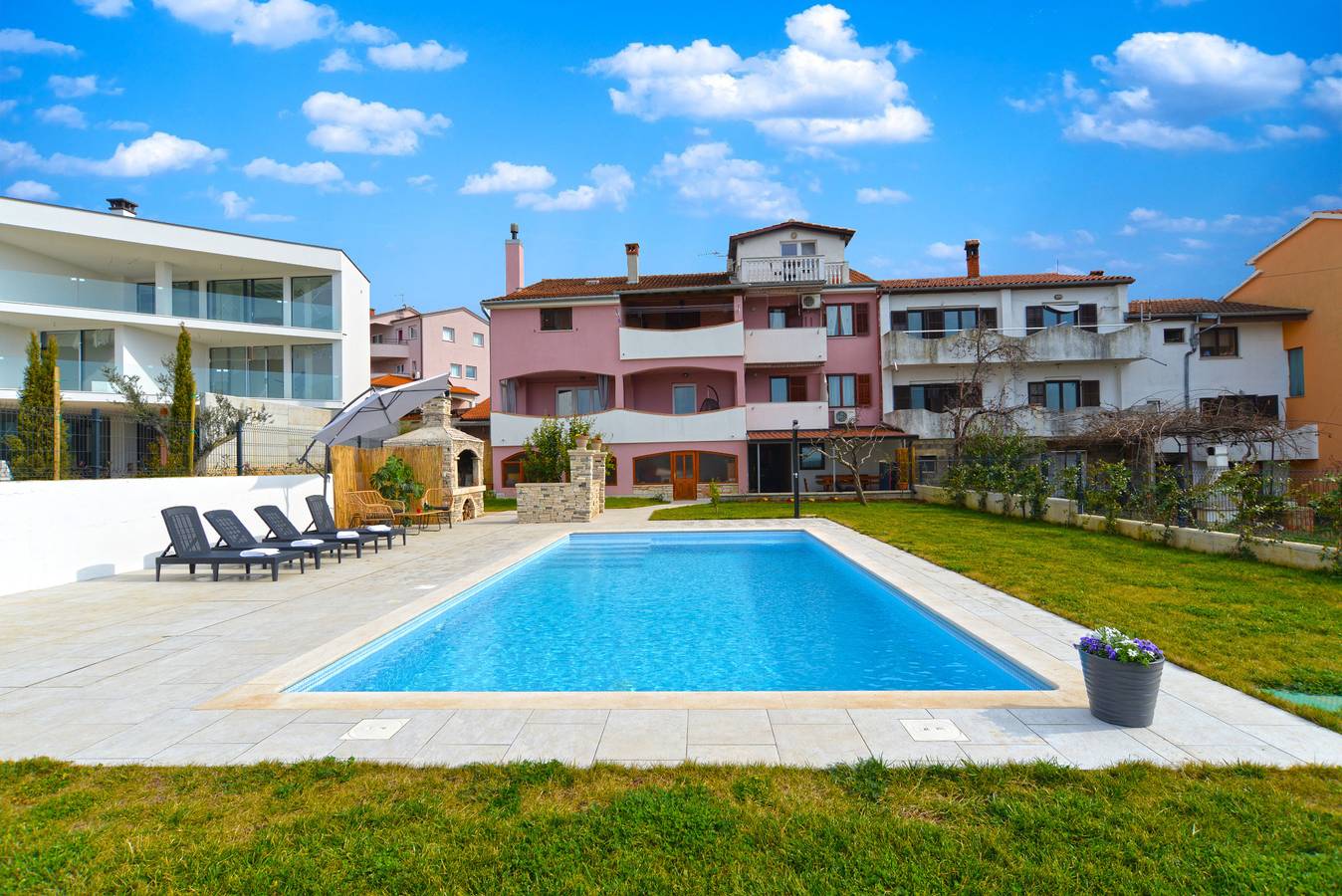 Ganze Wohnung, Ferienwohnung für 5 Personen mit Pool in Stinjan, Südküste Istrien