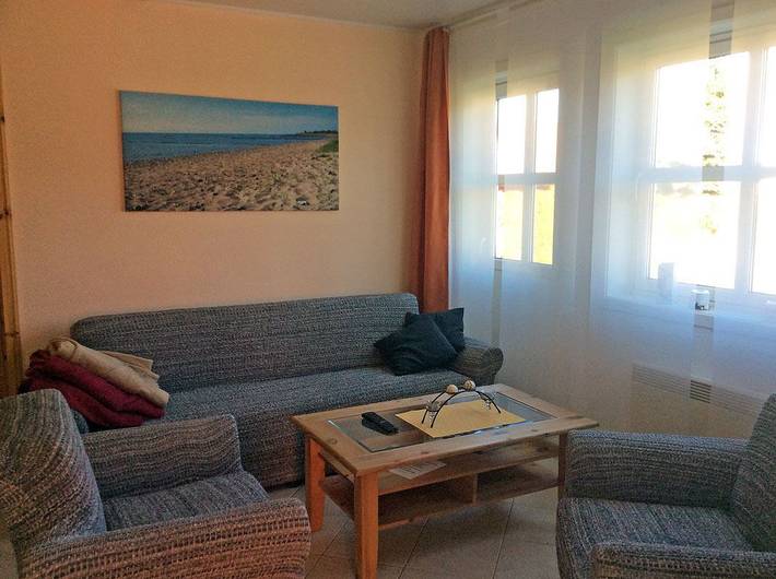 Appartement entier, Ruhige Lage mit Terrasse, ca. 6 km zur Ostsee, ca. 800 m zum Bodden in Wiek, Région de Rügen