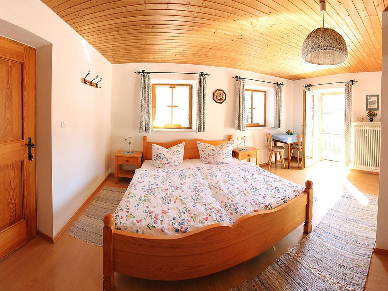 Bauernhof Hamberger Hof - Brunnenzimmer Doppelzimmer Dusche/Wc, Tv und Balkon in Aschau im Chiemgau, Bayerische Alpen