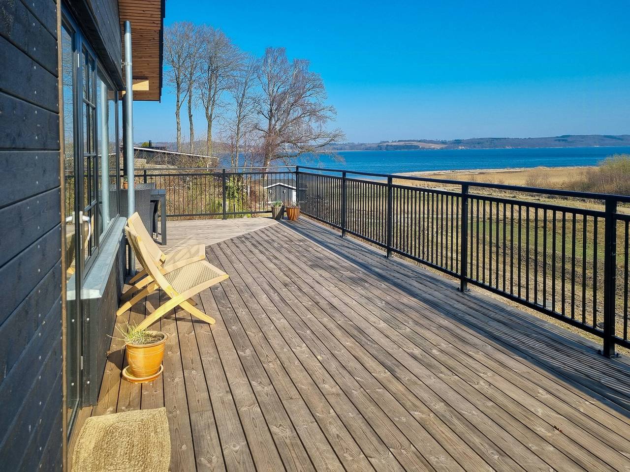 Semesterhus med utsikt över fjorden och utomhus-spa nära Vejle in Andkær, Børkop