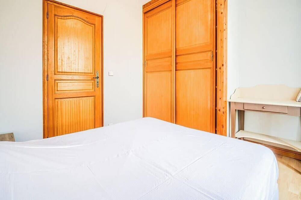 Maison typique à deux pas du bourg et de la mer in Locmiquélic, Côte des Mégalithes