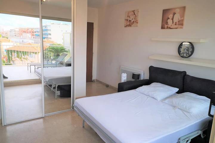 Ganze Wohnung, Schöne Studio-Dachterrasse Panoramablick Full Center 3 min Strand in Juan-les-Pins, Antibes