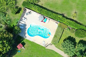 Gîte pour 5 personnes, avec terrasse ainsi que jardin et piscine à Angles