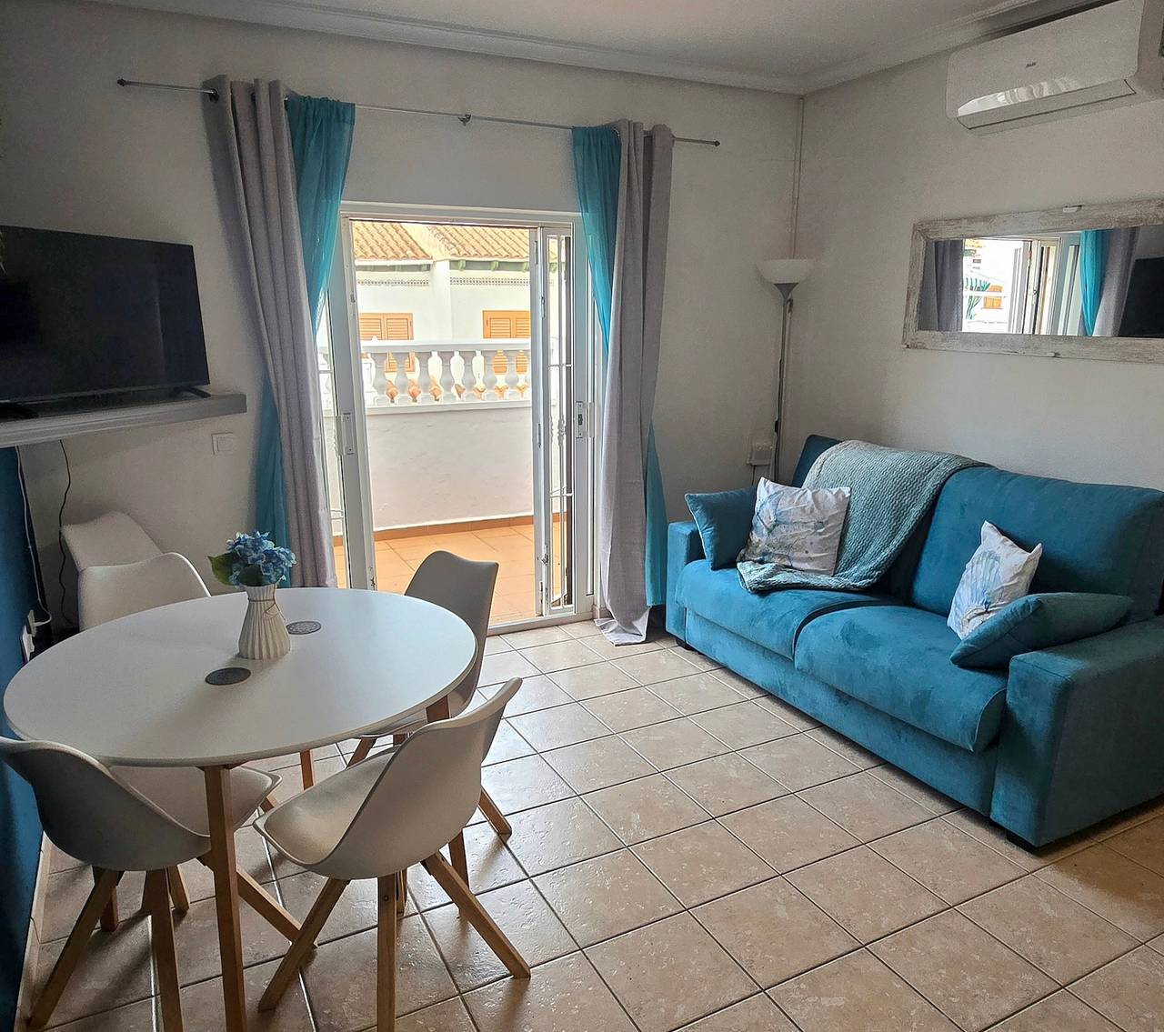 Entire holiday apartment, Lovely apartment near the beach in Sunny La Mata in Torrevieja, Costa Blanca