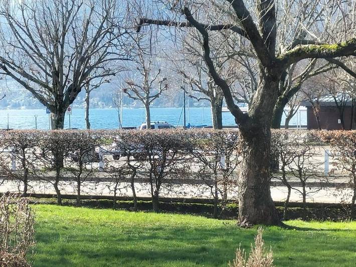 Appartement de vacances pour 2 personnes, avec terrasse et jardin ainsi que vue sur le lac et vue