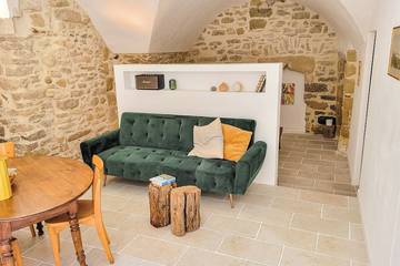 Gîte pour 4 personnes, avec jardin à Montaren-et-Saint-Médiers