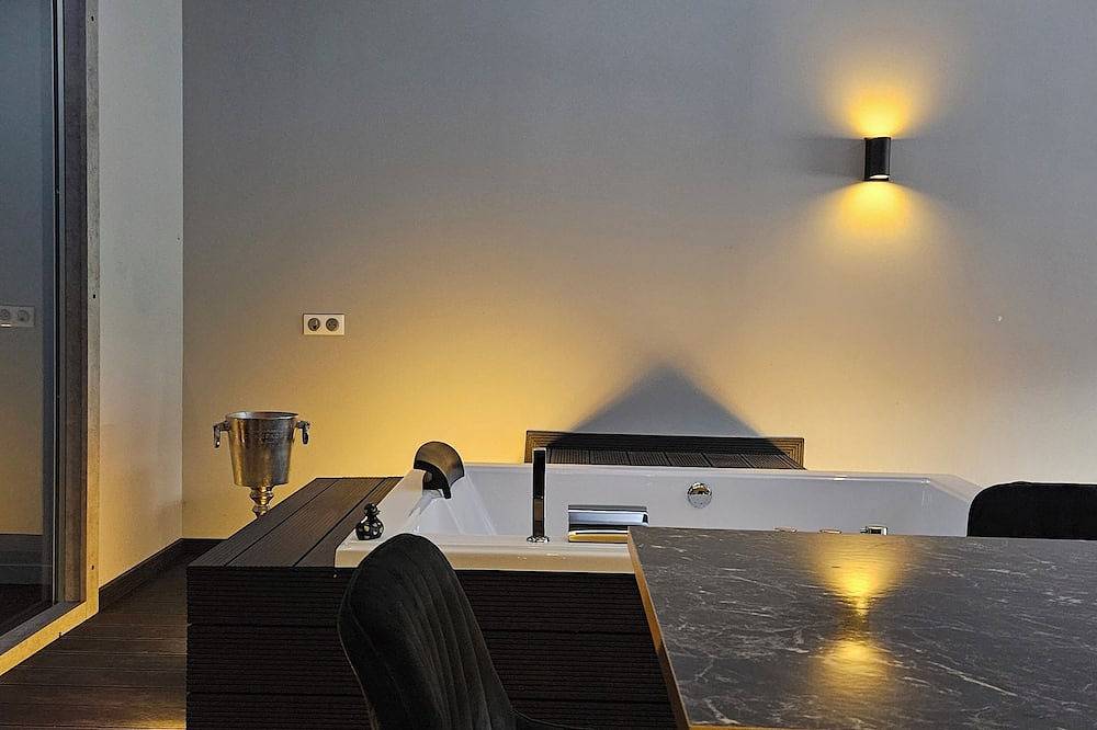 Apartamento entero, Love Room Le Jardin D'Éden in La Motte-Servolex, Chambéry region