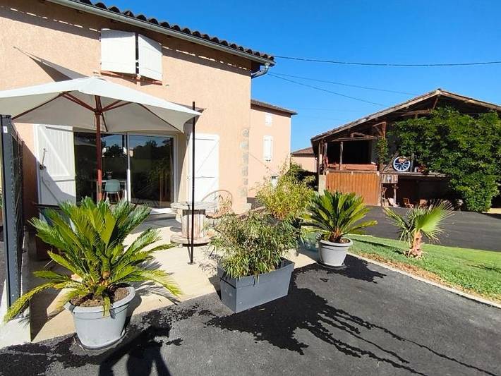 Location de vacances pour 2 personnes, avec Terrasse ainsi que Jardin et Vue à Caumont (Ariège)