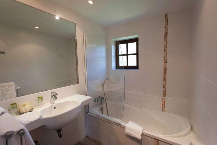 Hôtel pour 3 personnes, avec terrasse ainsi que piscine et jardin, animaux acceptés à Le Poët-Laval - 3