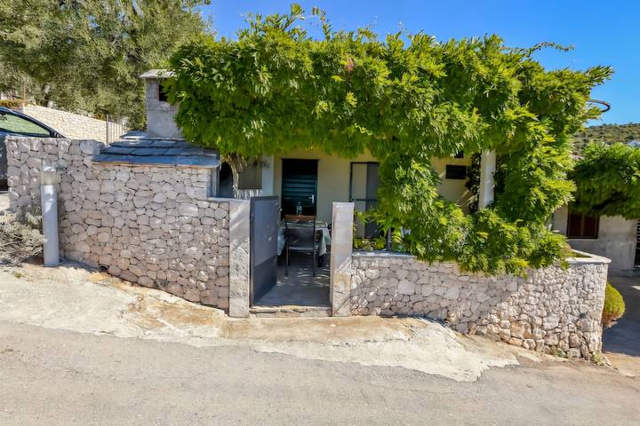 Casa de tres habitaciones con terraza y vista al mar Kanica, Rogoznica K-24746 in Kanica, Razanj