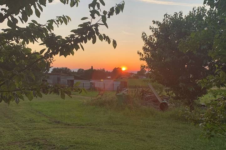 Gîte pour 5 personnes, avec piscine à Marcollin