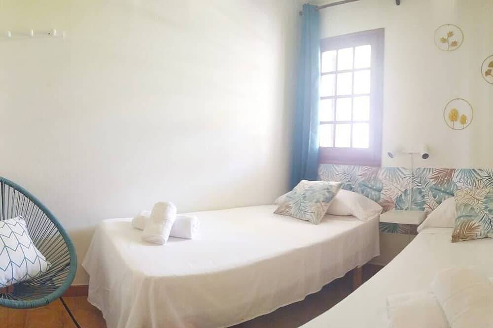 Entire apartment, Cheap & Chic: 2-bedroom apartment in Son Bou (I) in San Jaime Mediterráneo, Alaior Municipality